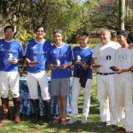 Equipes finalistas com os troféus da 7ª Copa São Jorge (crédito – Antonio Moroni)